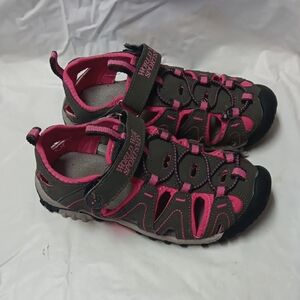 World Wide Sportsman Kids Pink and Gray Outdoor Sandals Size 2
